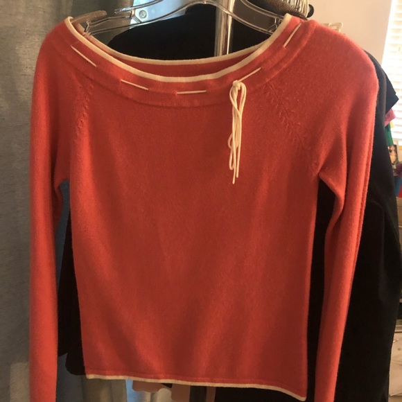 Pink sweater with white trim and bow detail - Picture 2 of 4